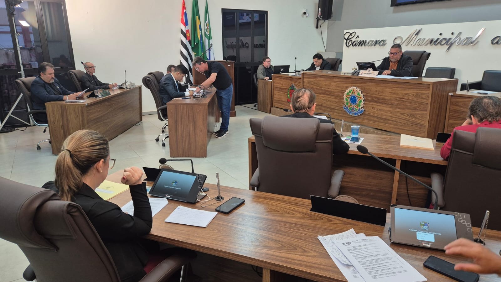 Vereadores derrubam três vetos do Executivo e aprovam um projeto de lei 